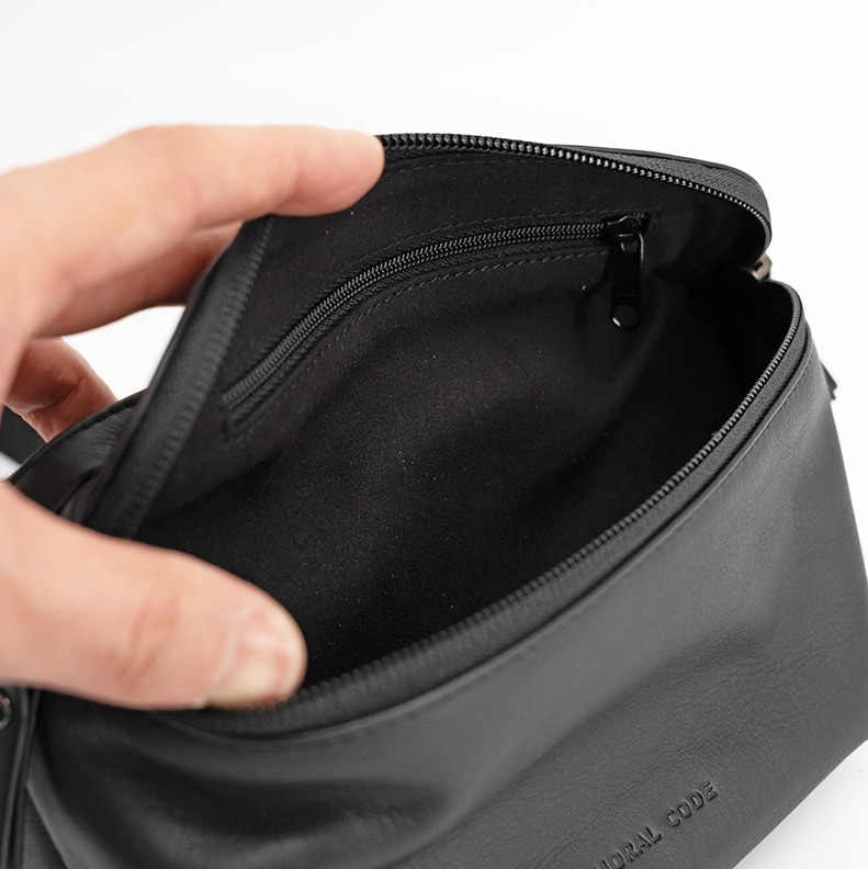 ボディバッグ ミニショルダーポーチ ARTHUR BLACK ブラック 黒｜【公式