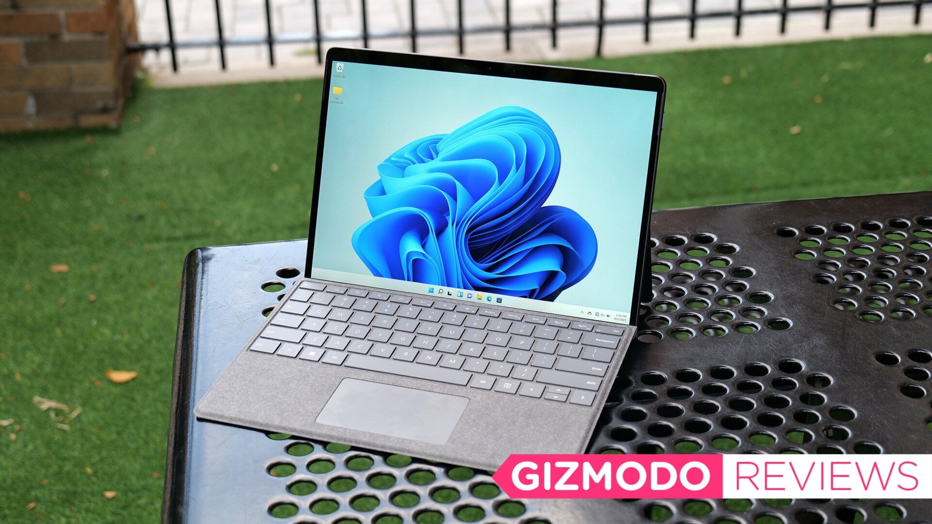 The Surface Pro 8 Is the Pinnacle of Microsoft's 2-in-1 Design