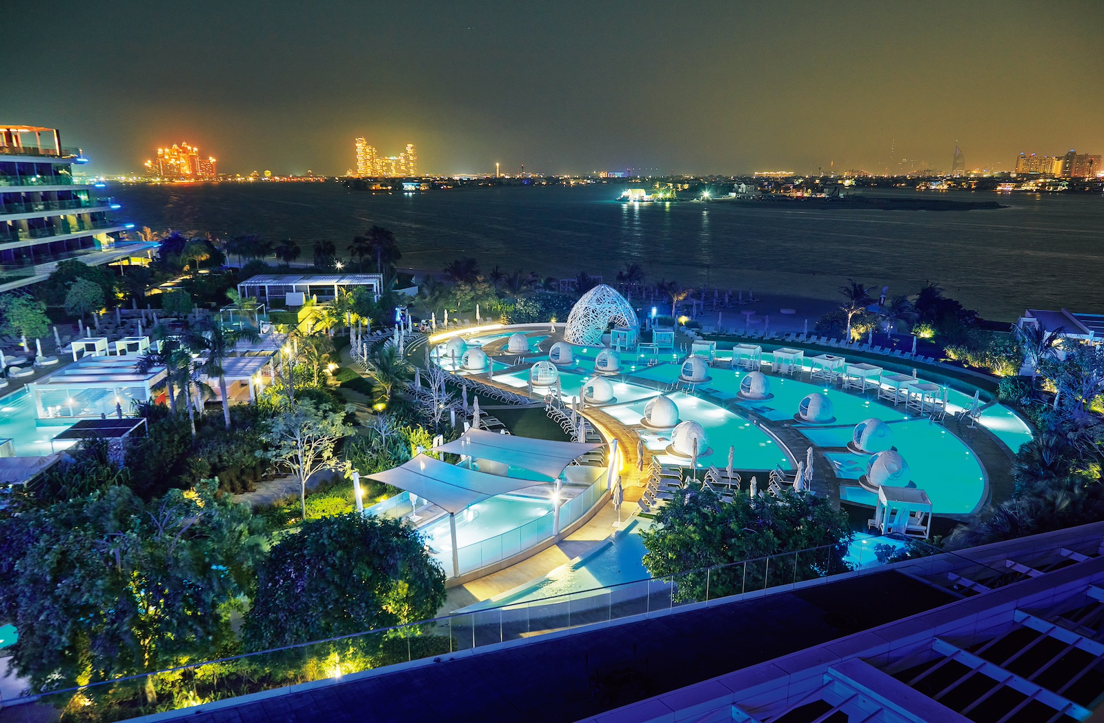 富裕層も驚愕！ ドバイ屈指の“映え”ホテル「ダブリュ ドバイ ザ パーム