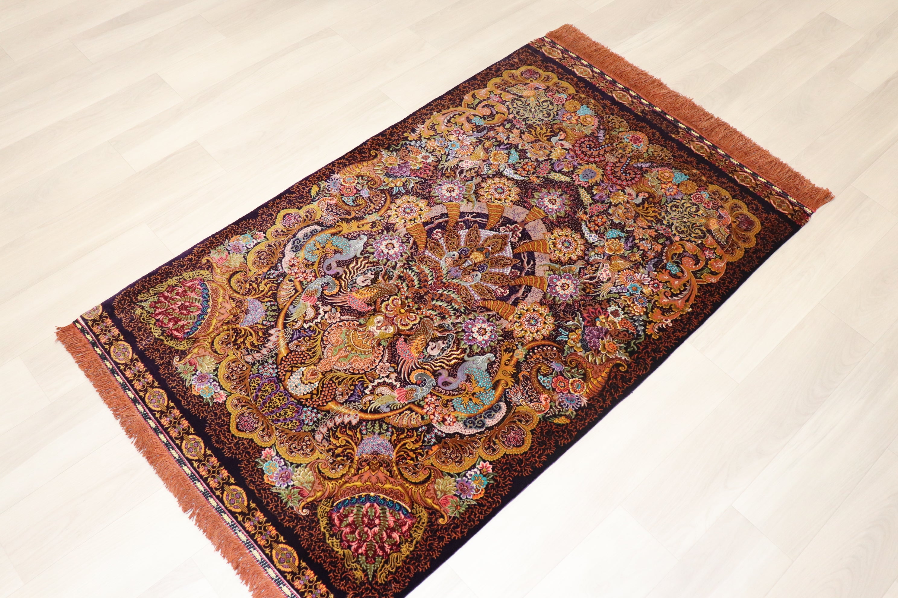 ペルシャ絨毯 クム産 シルク100% [サマディ工房] 珍しい絵画のような柄