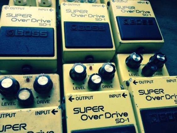 BOSS スーパーオーバードライブのオペアンプ（JRC4558D艶ありのSD-1