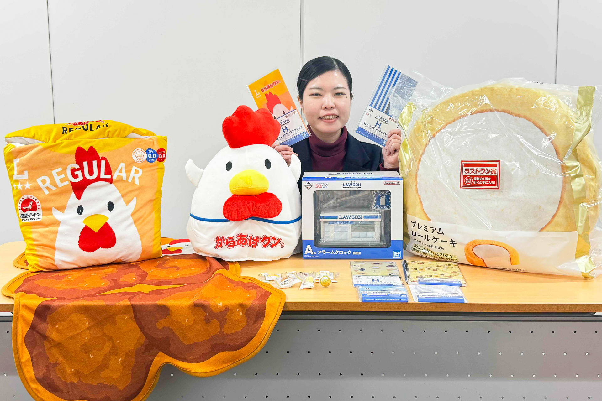 ローソン50周年記念「一番くじ」店舗時計や“からあげクン”アイテムに