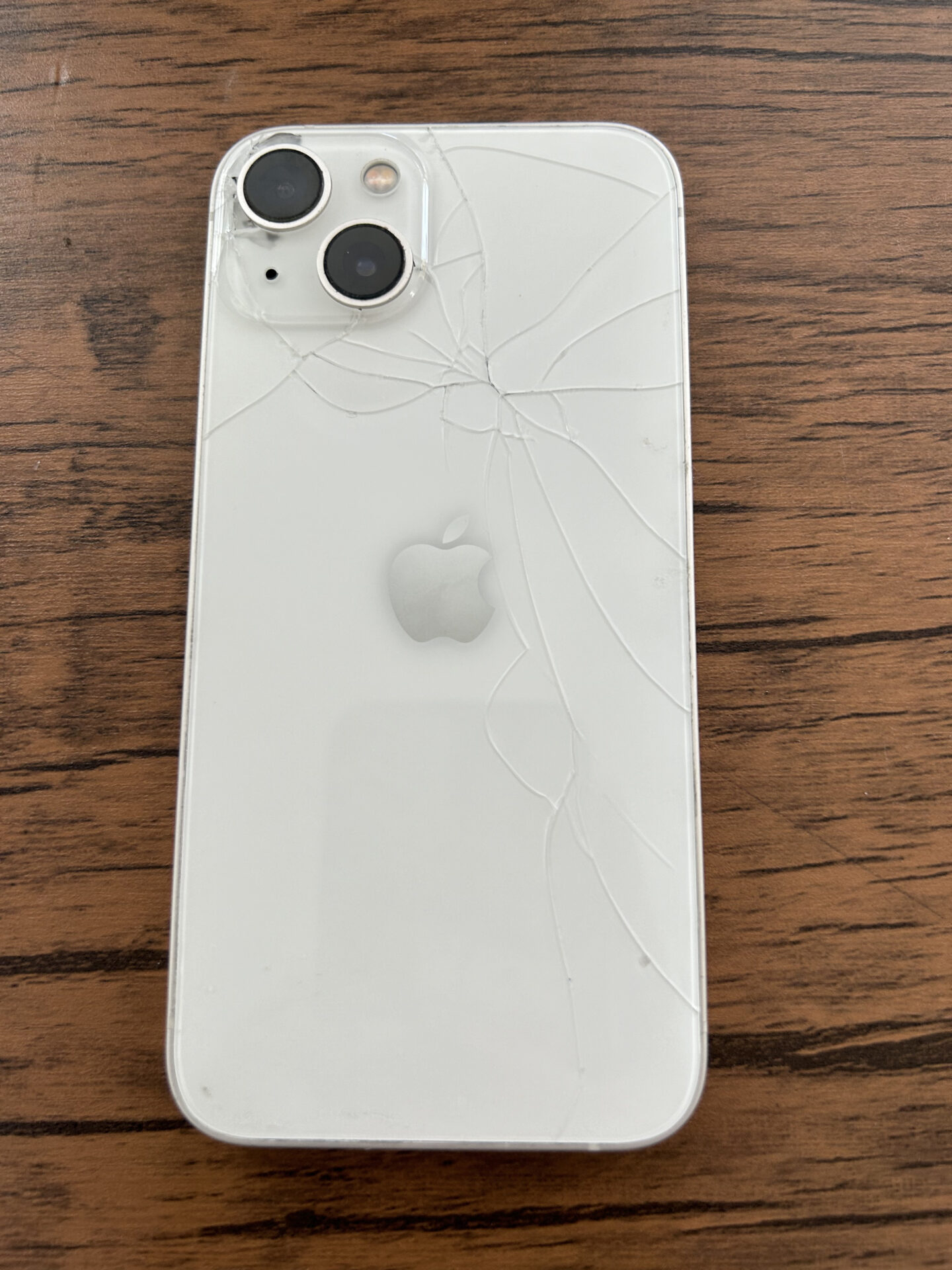 埼玉県川口市でiPhone13の背面割れ修理 - ゴーリペア