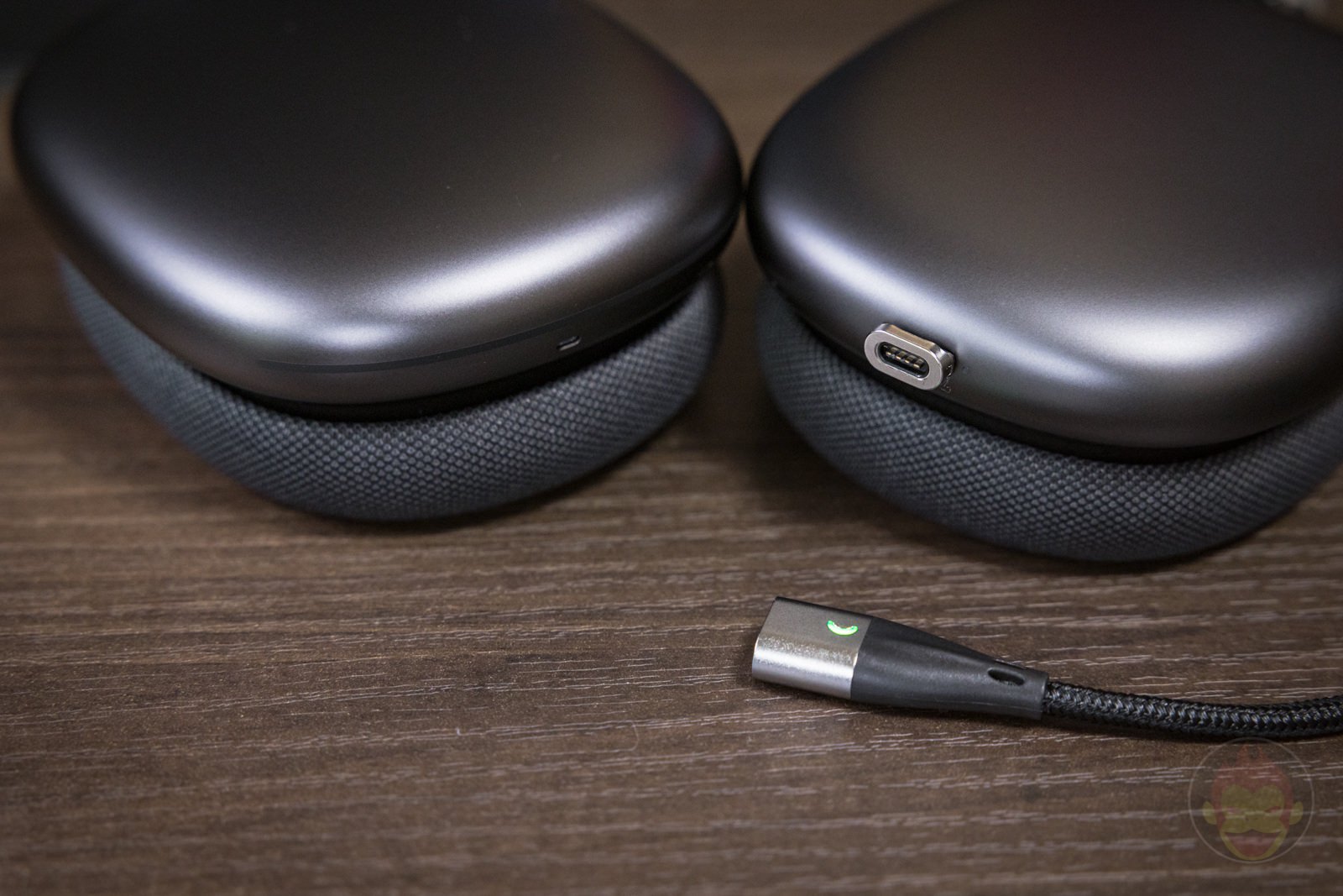 AirPods Maxの面倒な充電、マグネット式Lightningケーブルで改善