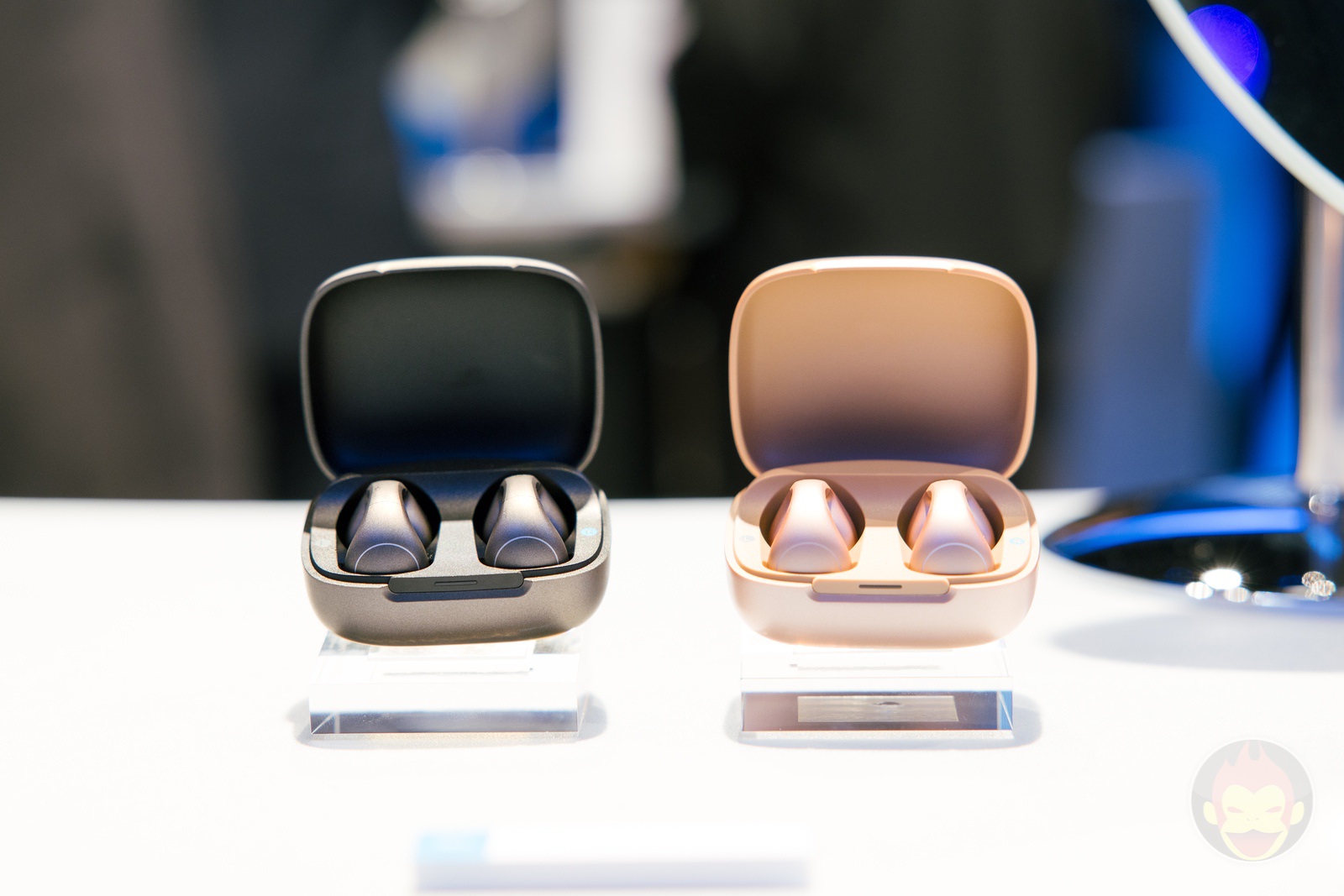 耳を塞がずに音楽を聴ける。Anker初のイヤーカフ型イヤホン「Soundcore