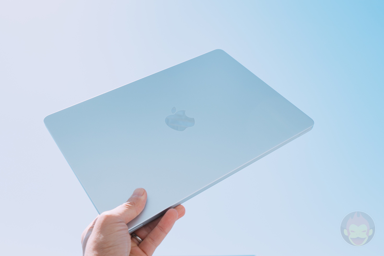 M4 MacBook Airの新色スカイブルー