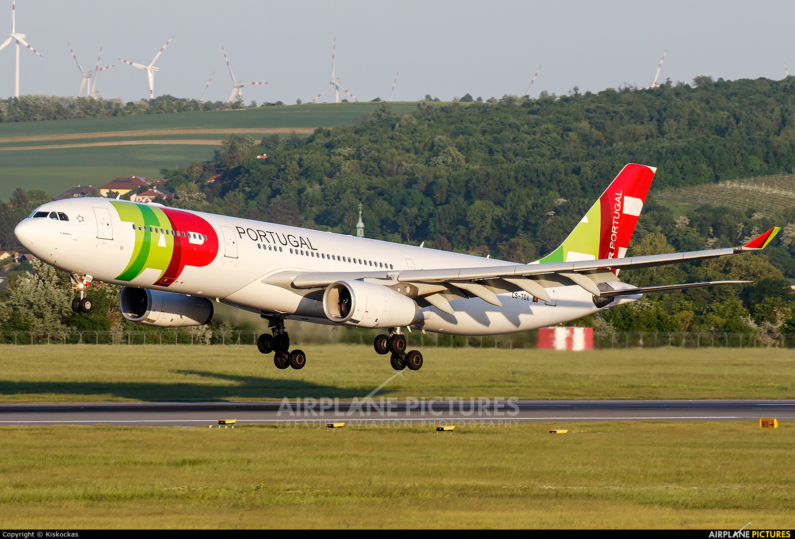 TAP Portugal A330-300 (new livery) - Page 13 - Features - Infinite