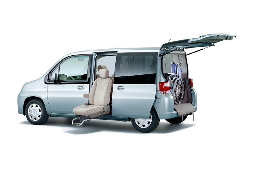 福祉車両「モビリオ・アルマス」サイドリフトアップシート車と「ザッツ