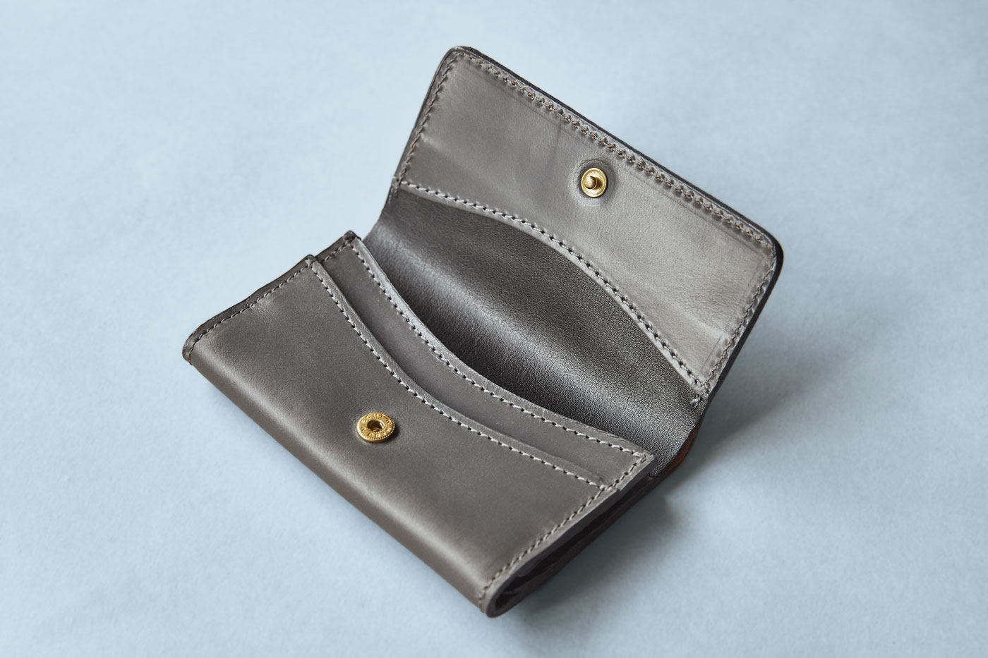 いま注目のキーアイテム｜SLIM BUSINESS CARD HOLDER - ブライドル