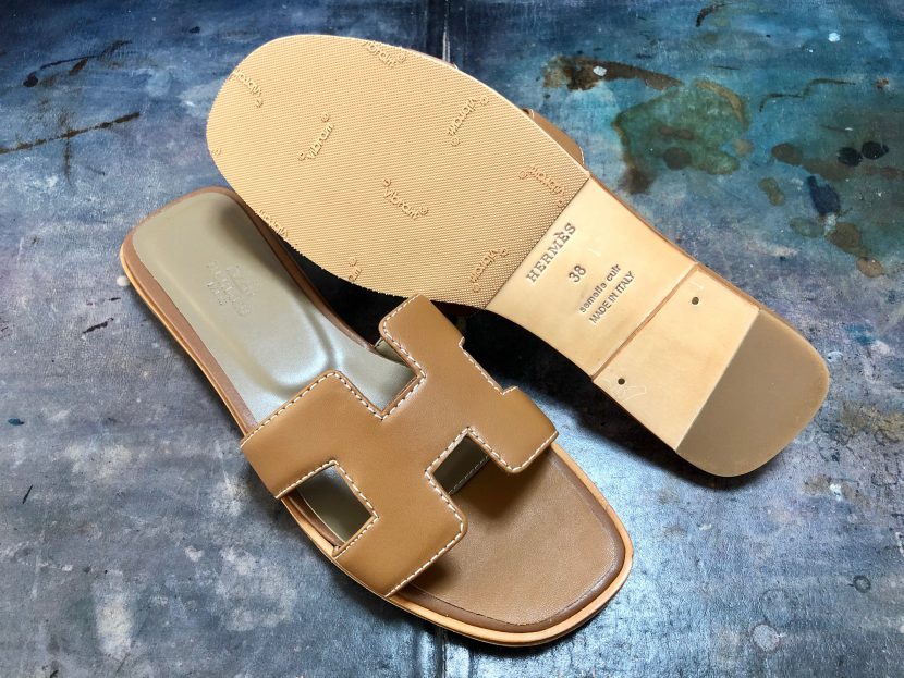 エルメス サンダル 裏貼り | 靴磨き クリーニング グラサージュ30