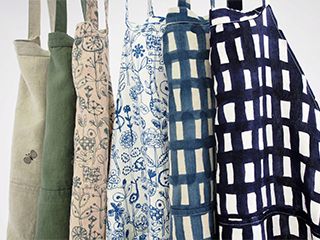 エプロン発売のお知らせ。 8月11日 - minä perhonen