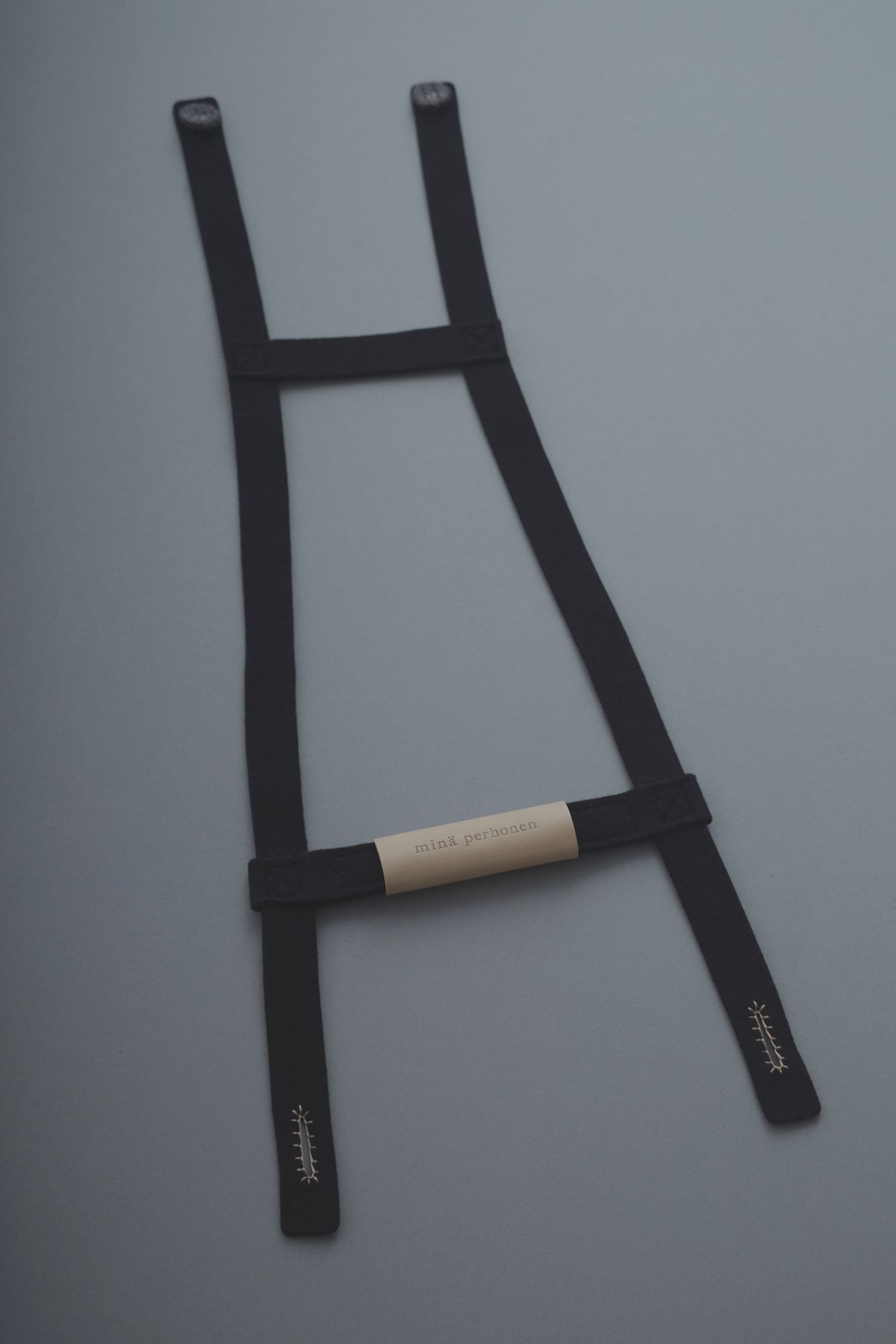 Blanket Holder - minä perhonen