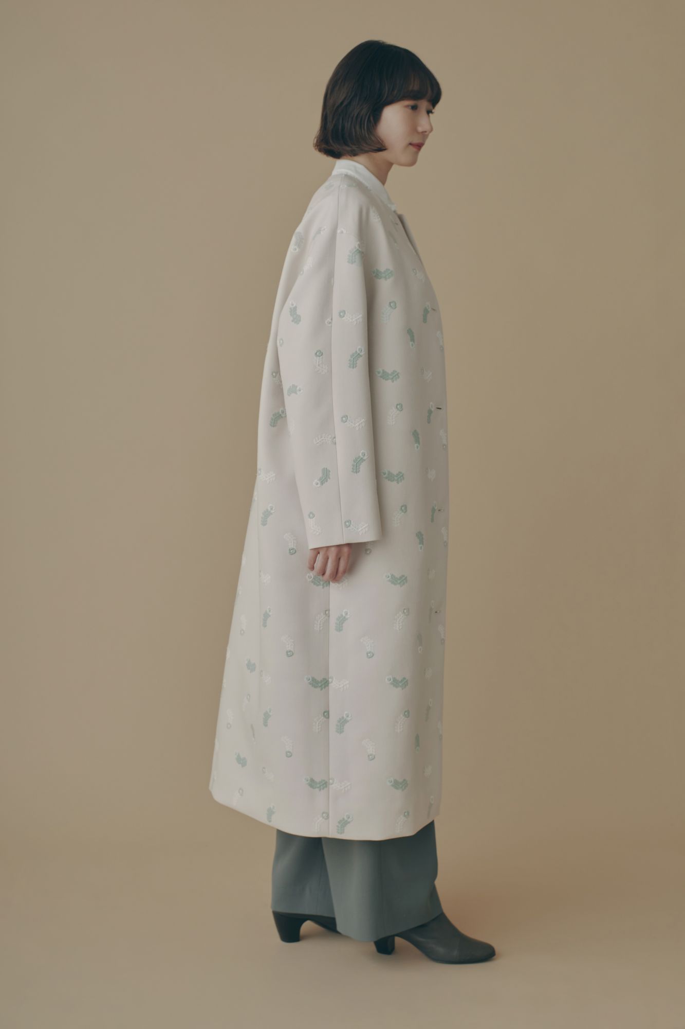 petal feather ノーカラーコート - minä perhonen