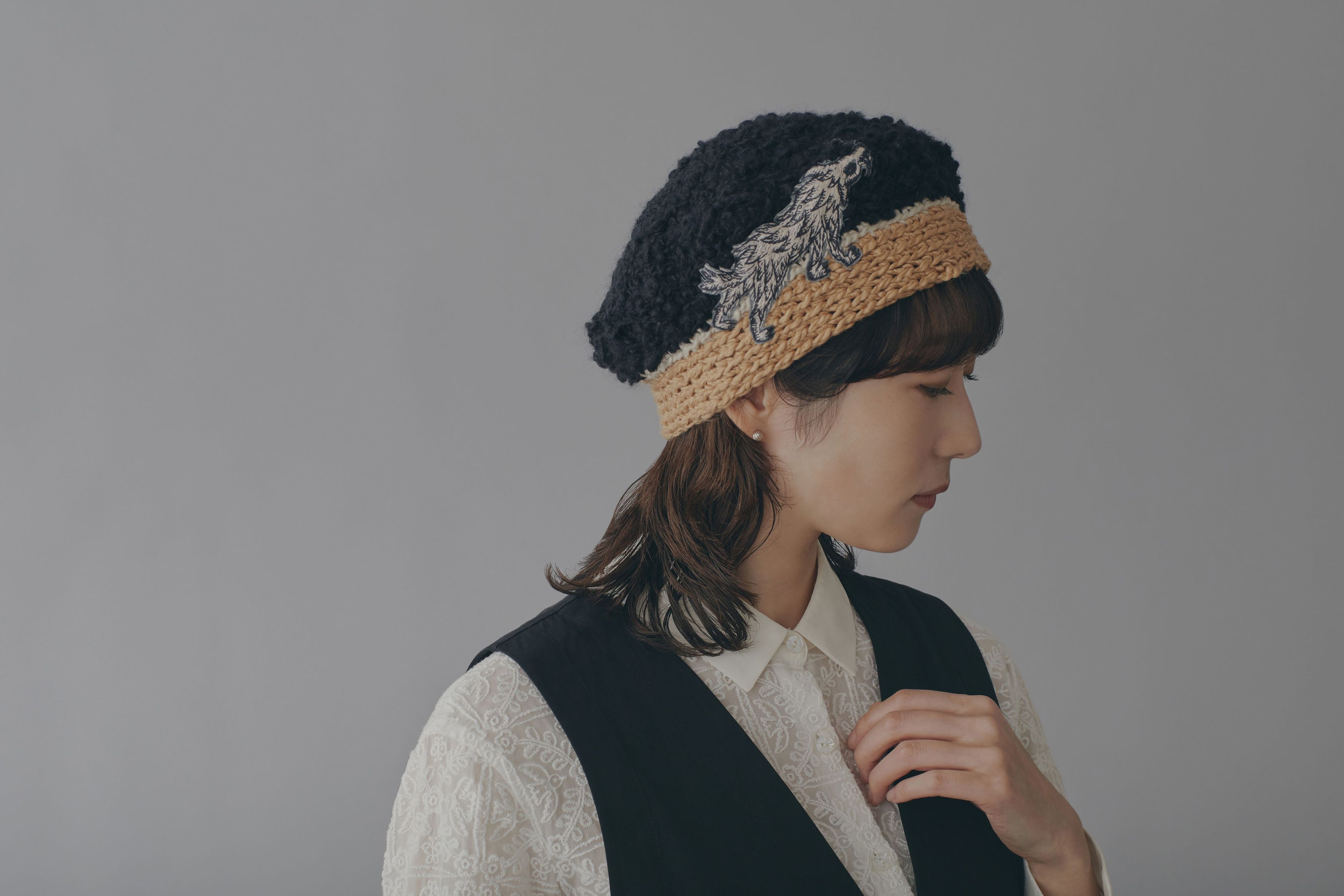 ミナ ペルホネンと「hitomi shinoyama」による特別アイテム発売の