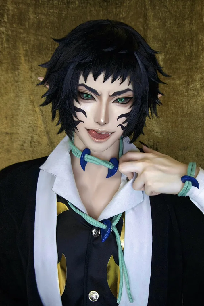 装飾品を粘土で手作りして… 再現度が高すぎる鬼滅の刃・獪岳のコスプレ