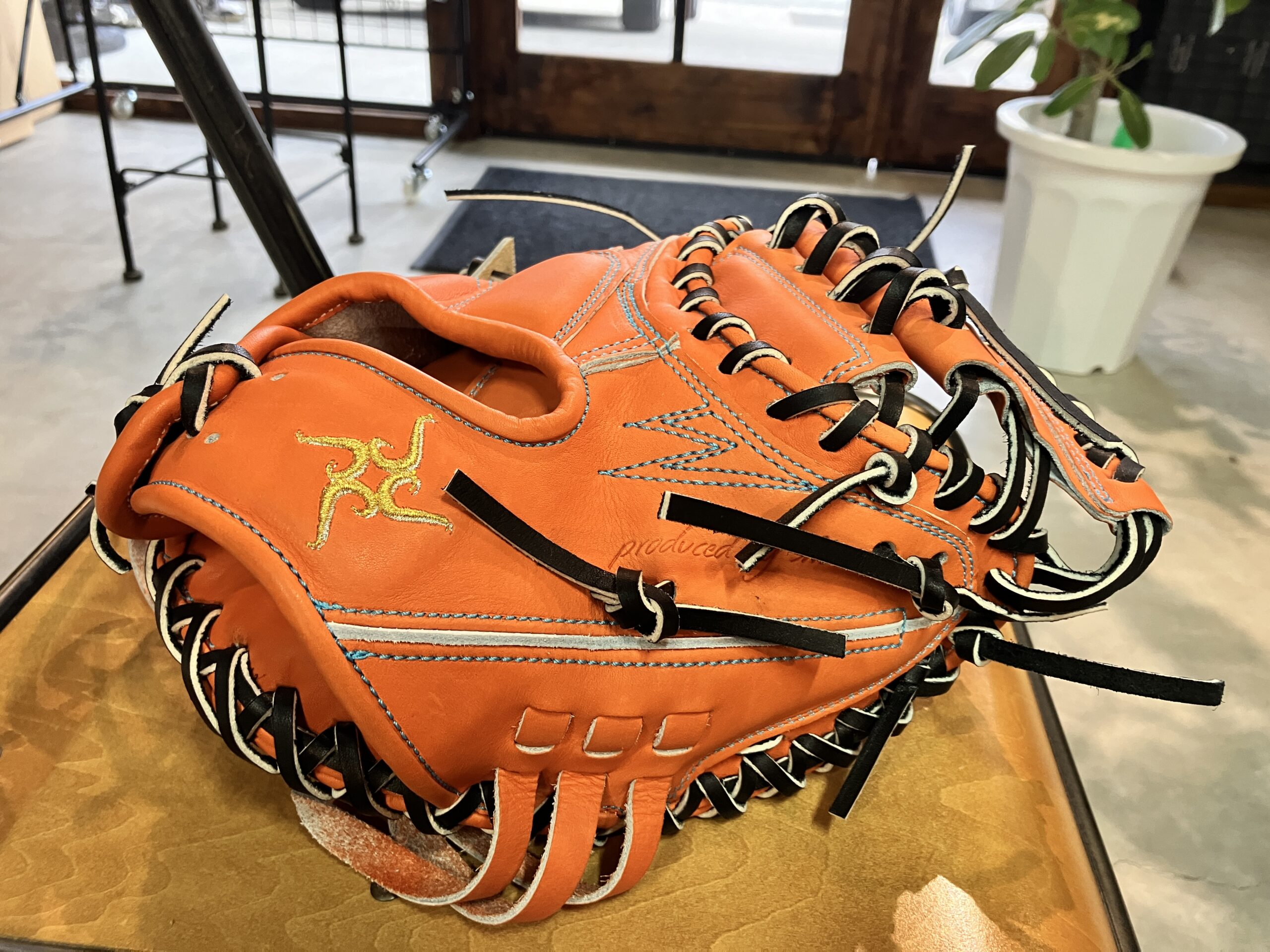 世界一派手⁉︎”なキャッチャーミット「成金ミット」とは