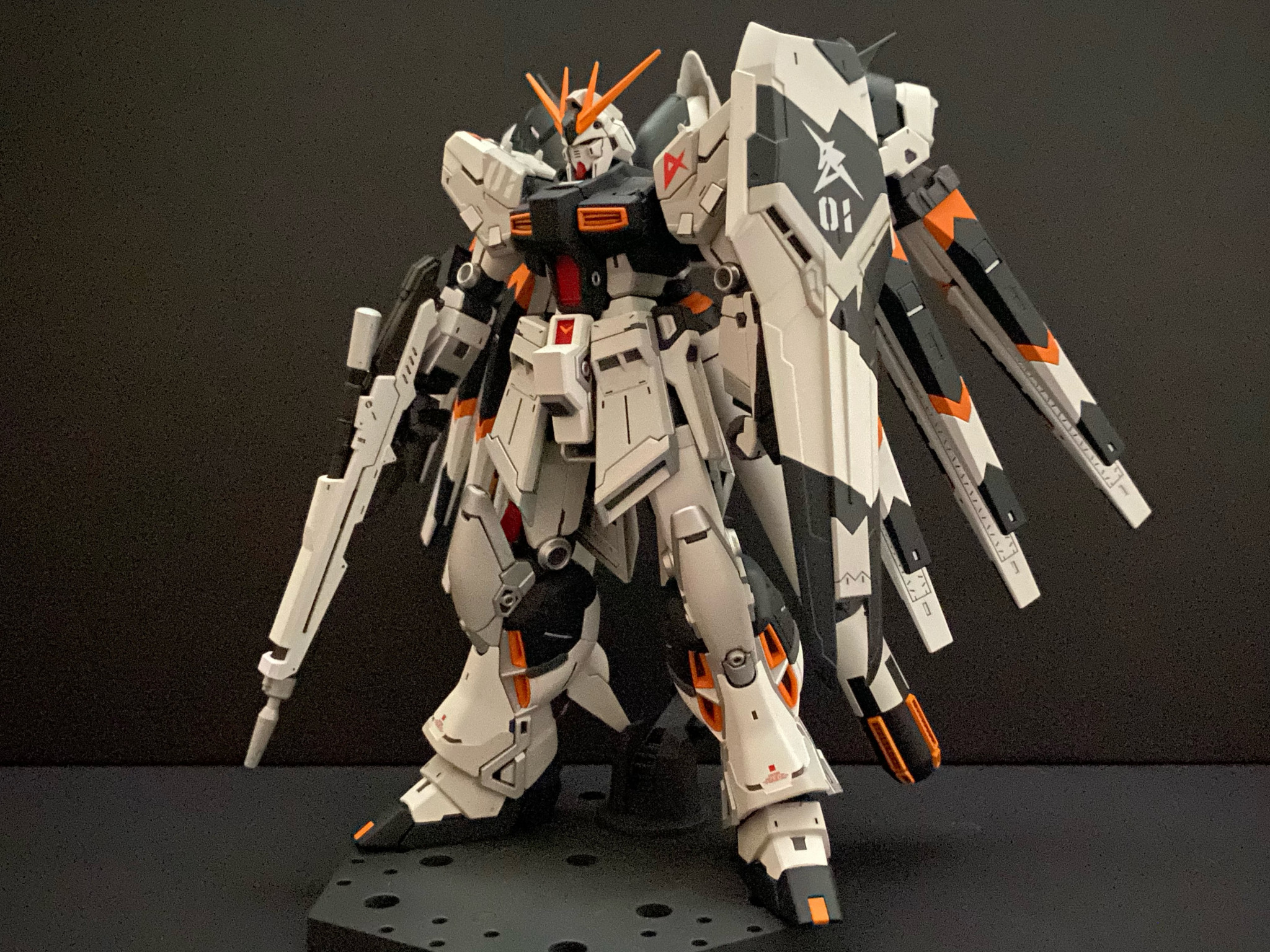 RG Hi-νガンダム（νガンダムカラー）｜ポン太郎さんのガンプラ作品