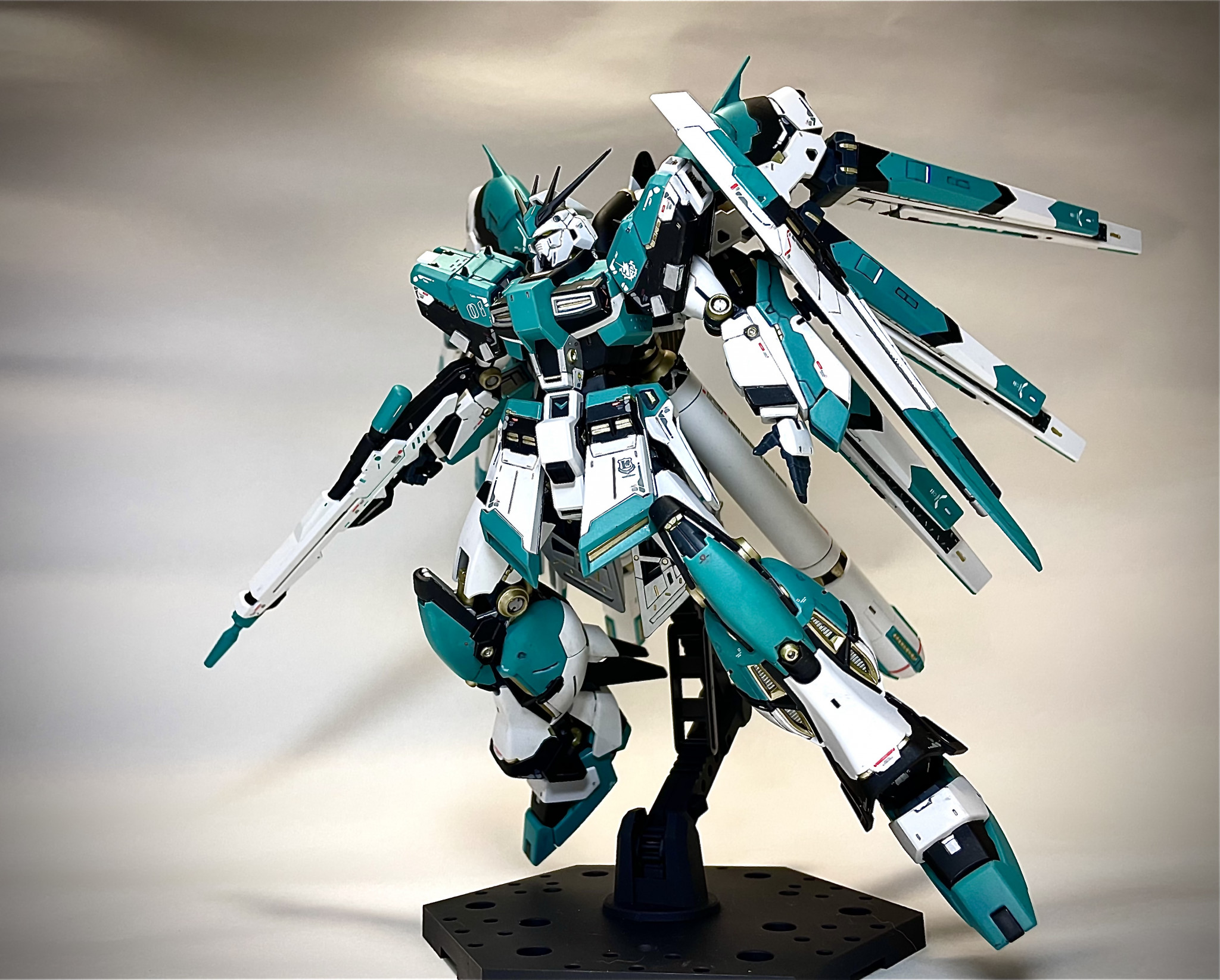RG Hi-νガンダム【筆塗り】｜Pさんのガンプラ作品｜GUNSTA（ガンスタ）