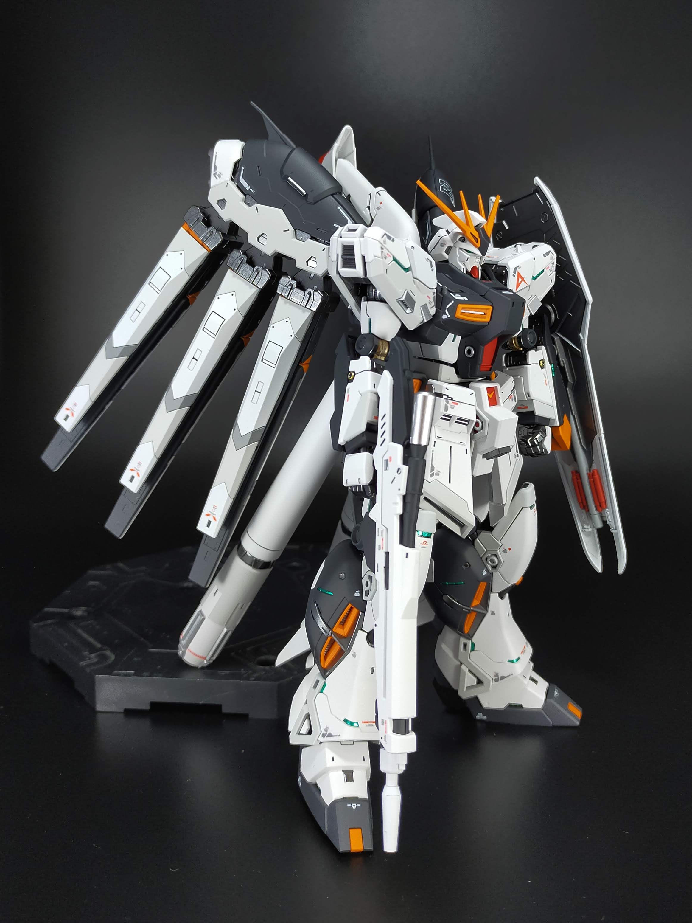 RG Hi-νガンダム”νガンダムカラー”｜まぐろんGPさんのガンプラ作品