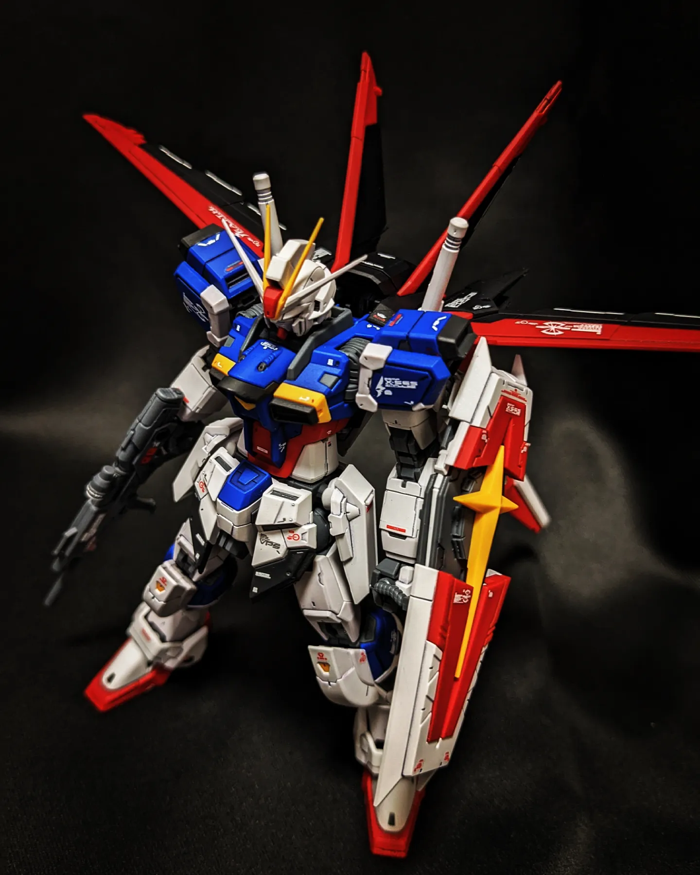 RG フォースインパルスガンダム 缶スプレーで部分塗装｜Hacchi-Viper