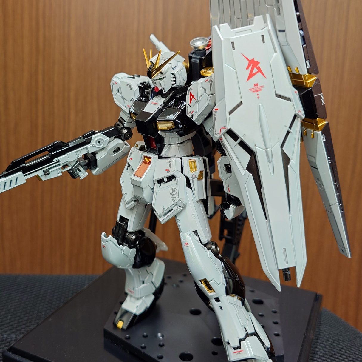 RG vガンダム チタニウムフィニッシュ部分塗装｜プラビギナーさんの