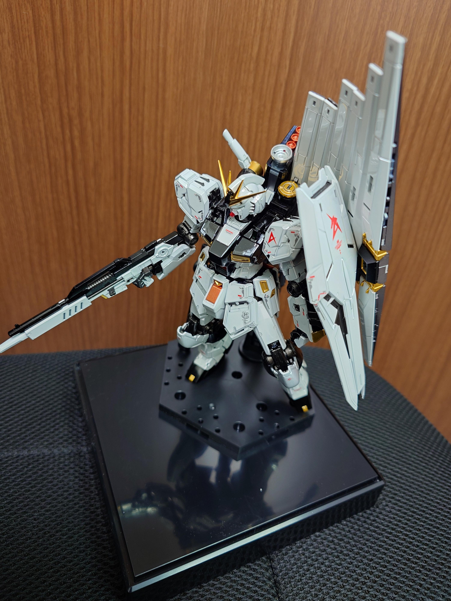 RG vガンダム チタニウムフィニッシュ部分塗装｜プラビギナーさんの