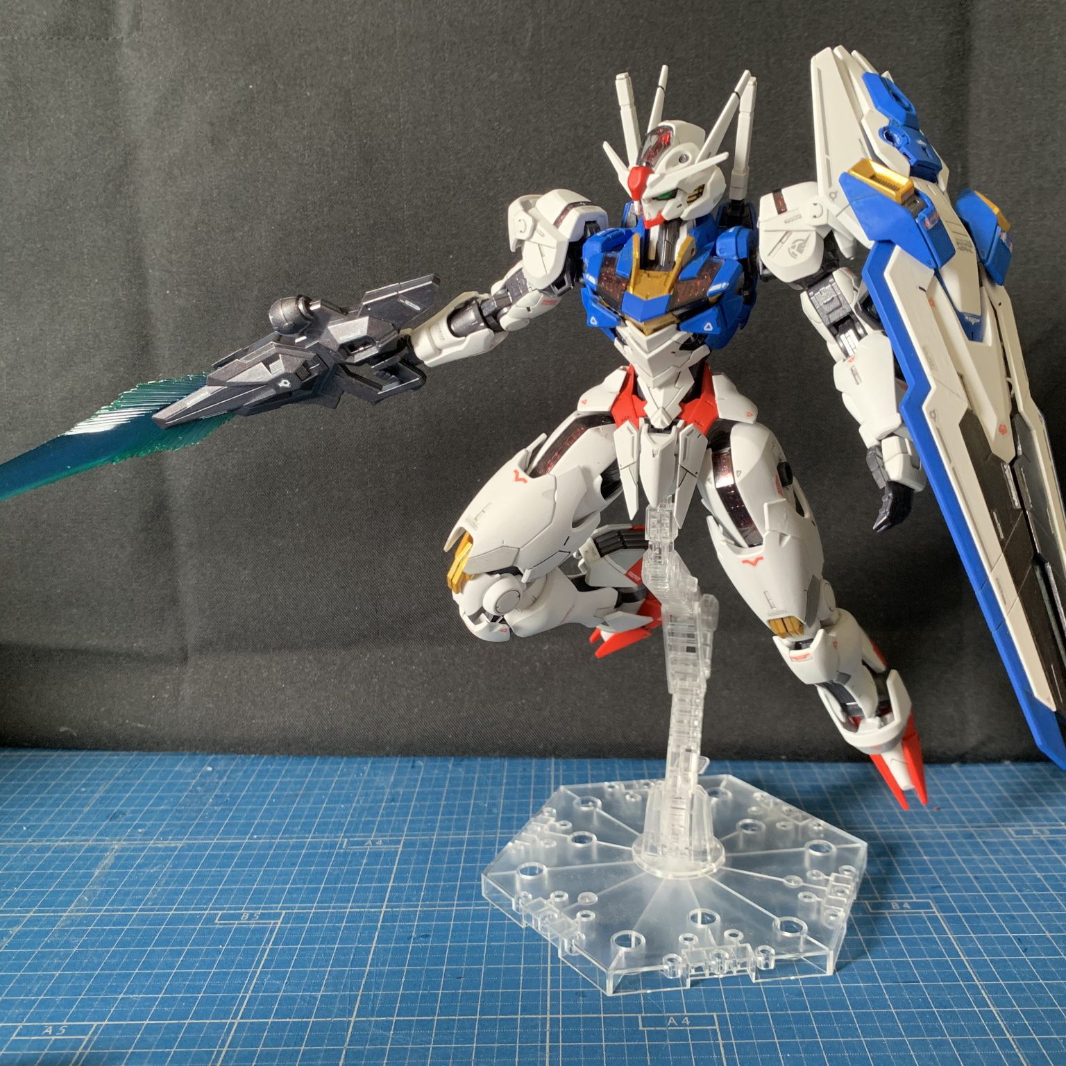 初1/100スケール フルメカニクス ガンダムエアリアル全塗装｜たいさ