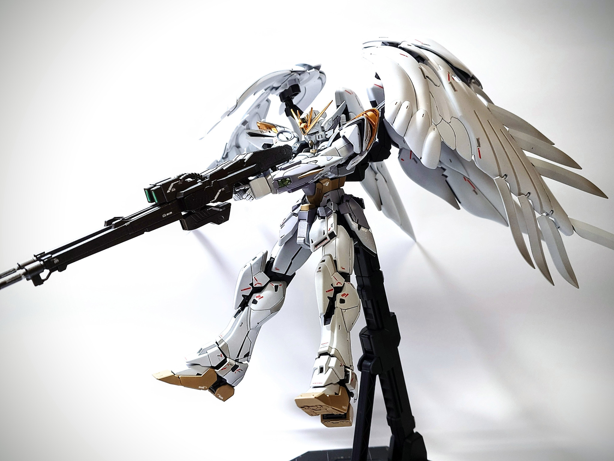 MGウイングガンダムゼロEW Ver.Ka スノーホワイト風全塗装｜れおプラ