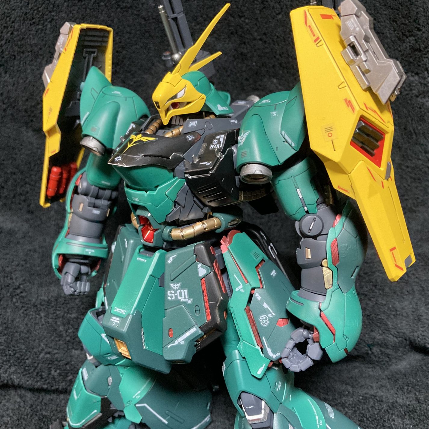 RE/100ヤクト・ドーガ＋MGサザビー ミキシング全塗装｜SOLIDさんの