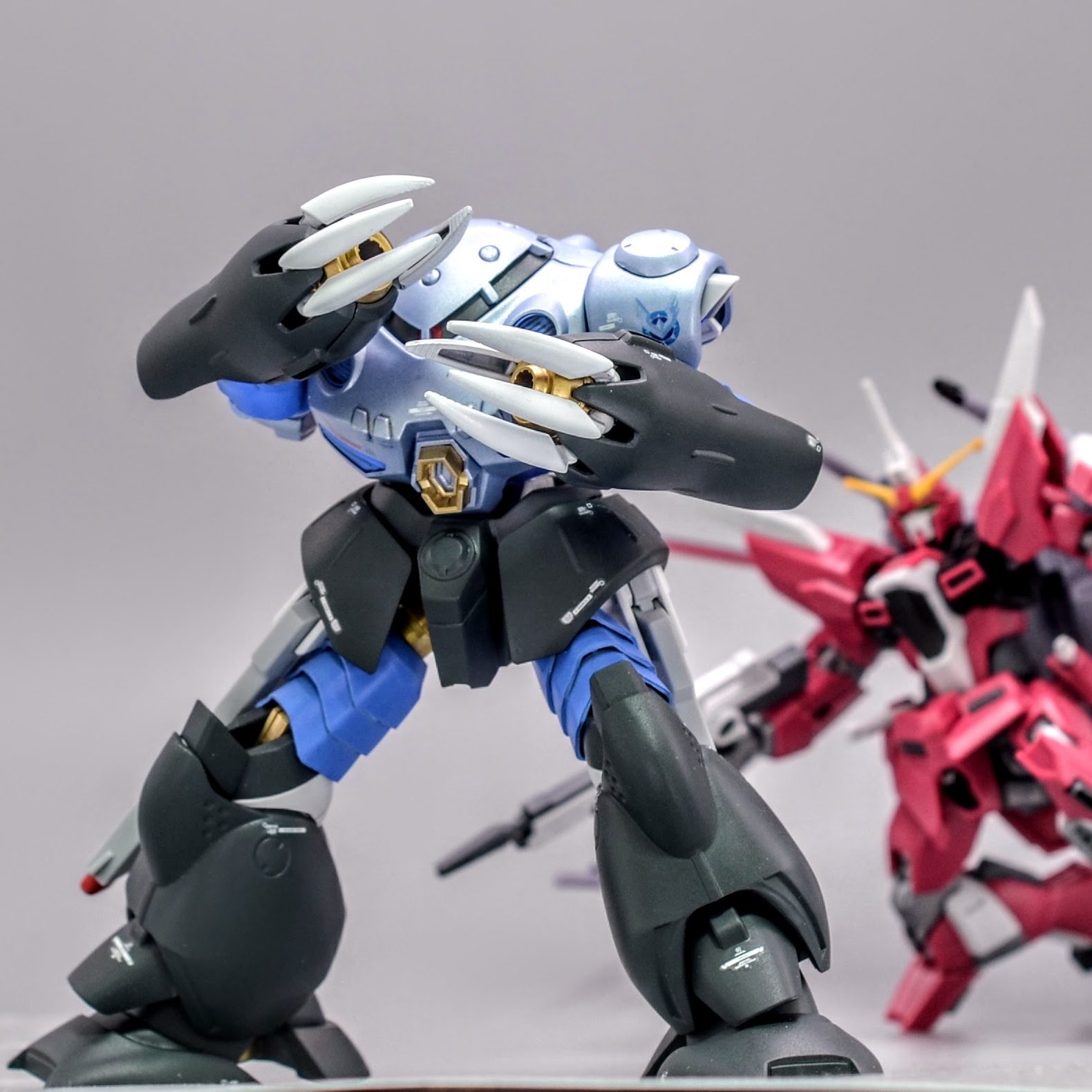 HGズゴック キャリアバーアイフリット、マイティーストライク