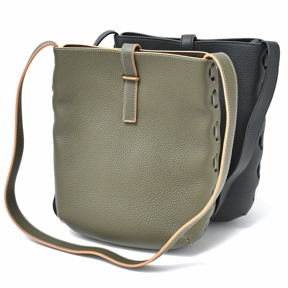 il micio（イル ミーチョ）シュリンクレザーショルダーバッグ N-8