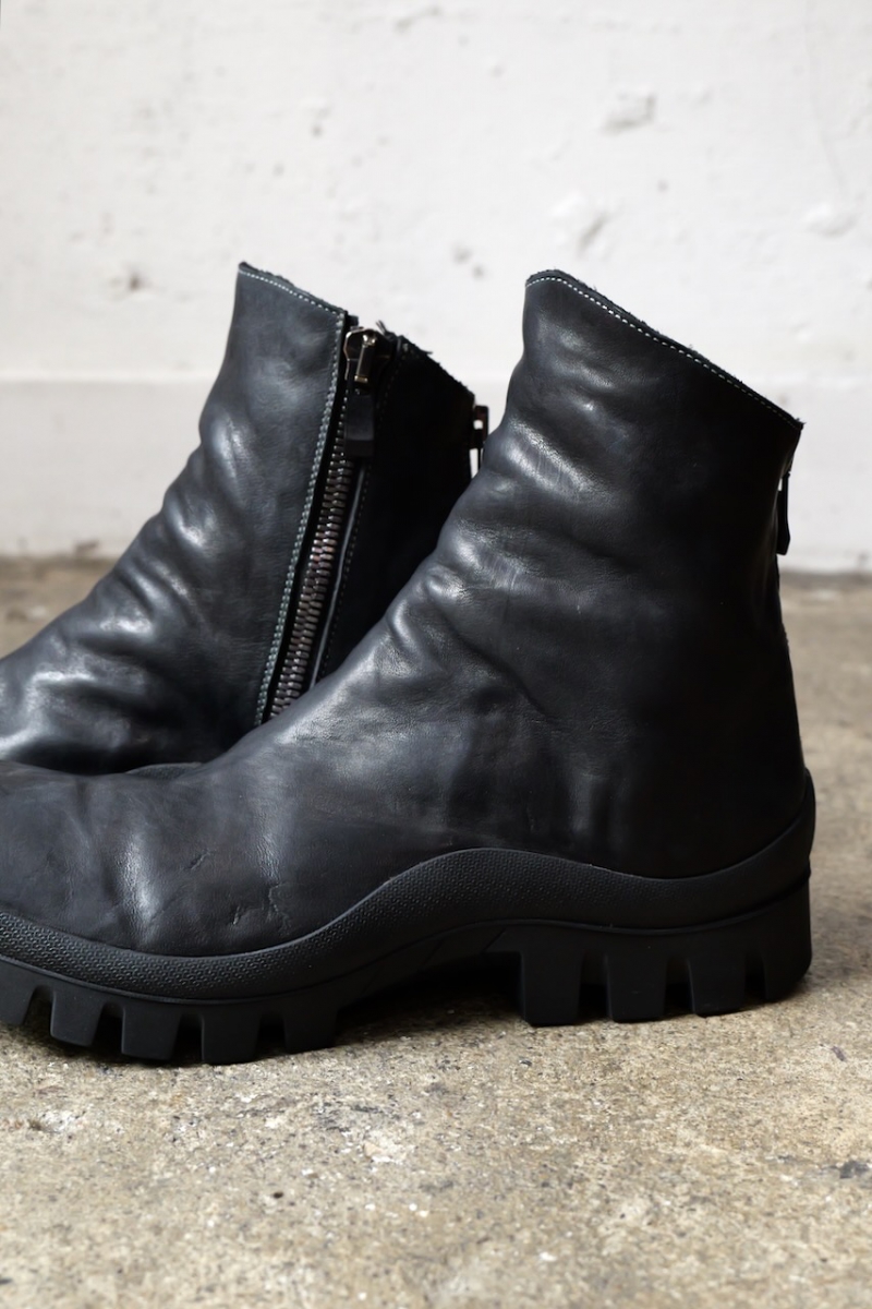 11V-71057. HORSE LEATHER DUAL ZIP SHORT DZ-1 VB-1 RUBBER SOLES