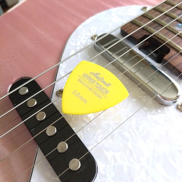 長持ち】Aria Pro II HYPER TOUCH ギターピックレビュー！耐摩耗性に