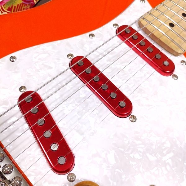 外観◎】ギターにシングルコイル用穴付き金属製ピックアップカバーを