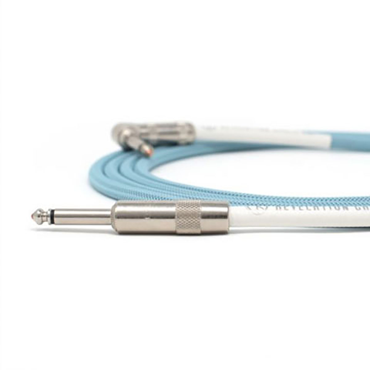 丁寧な手作業で作られたRevelation Cableの高品質ケーブル、三木楽器が