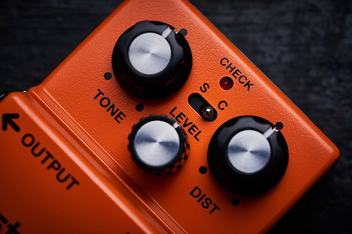 BOSSの“技クラフト・シリーズ”より、名機DS-1をベースに2つのモードを