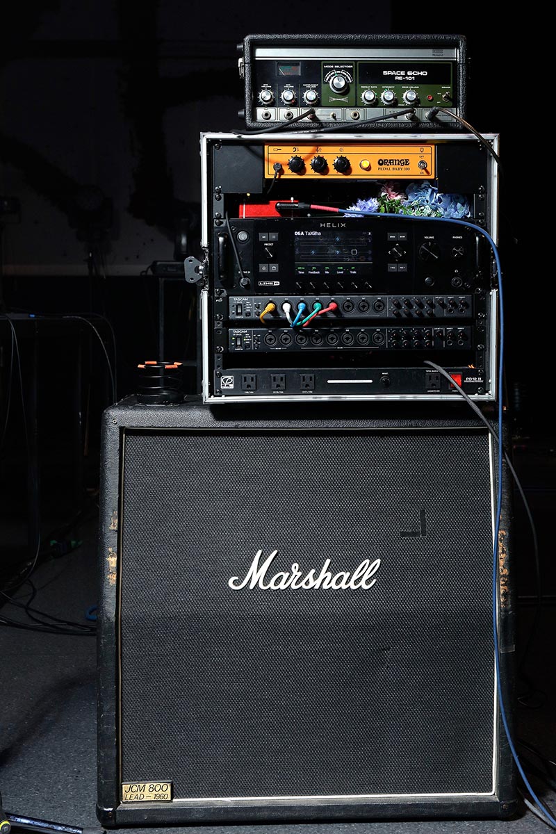 NEEのリード・ギター＝夕日が使用する、こだわりを詰め込んだ機材