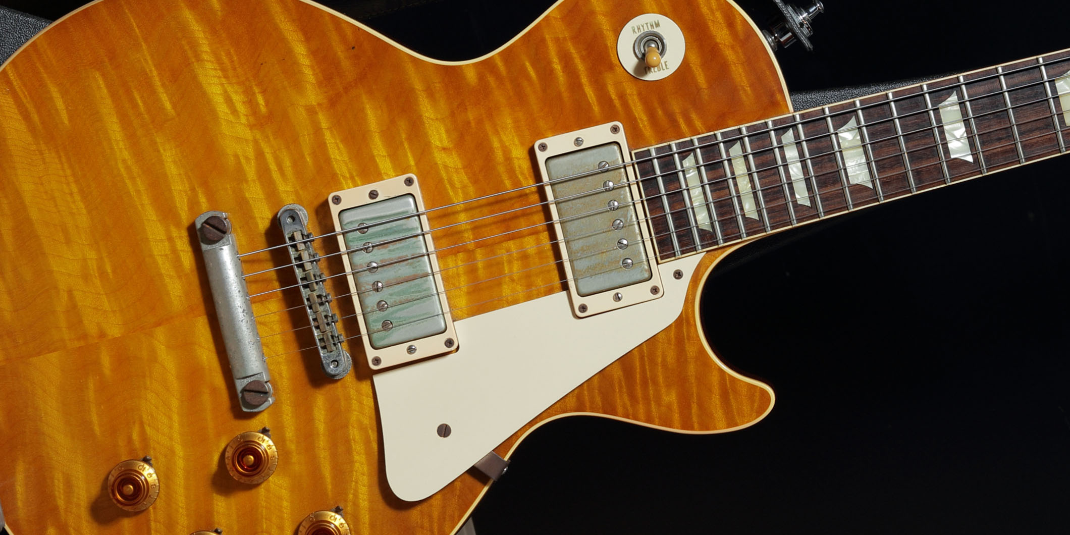 若井滉斗（Mrs. GREEN APPLE）が愛用する、エレキ・ギター＆アコギ