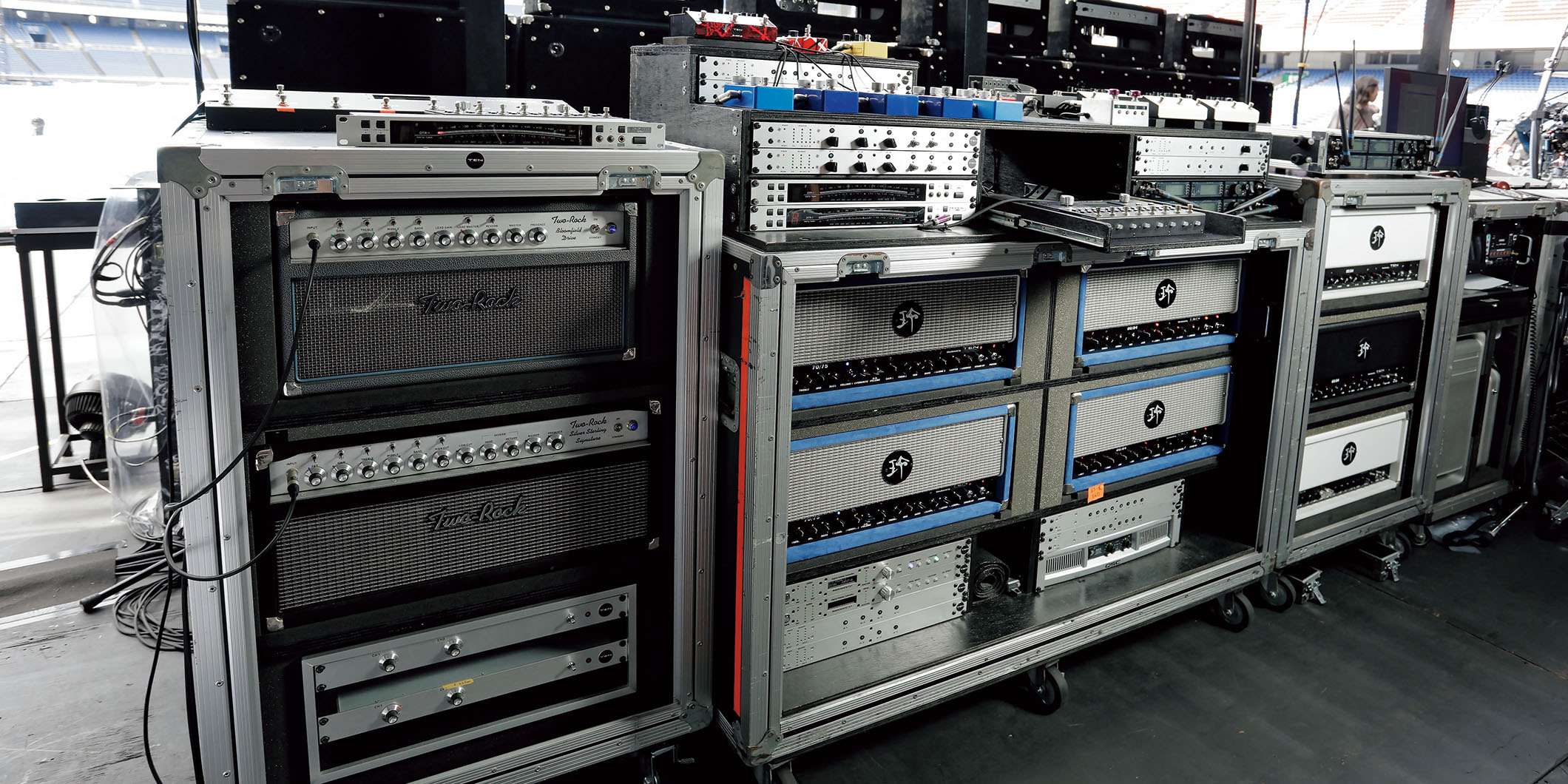 B'z LIVE-GYM Pleasure 2023 -STARS-で日産スタジアムを揺らした松本