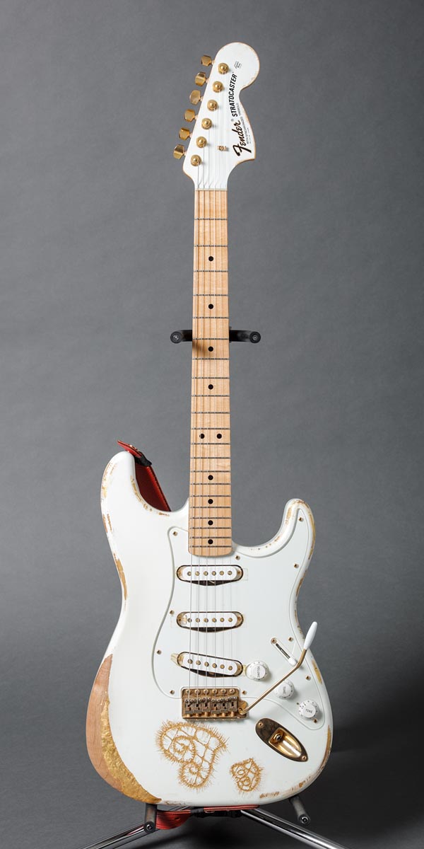 ken（L'Arc〜en〜Ciel）が愛用する5本のストラトキャスターを、ken本人