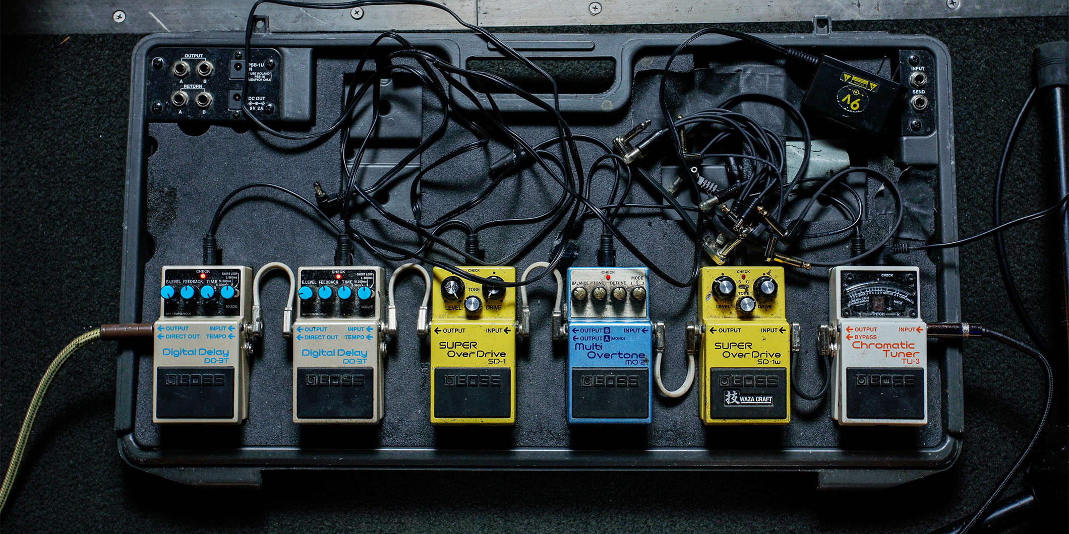 マイク・スターンが2025年3月の来日公演で使用した、BOSSで統一された