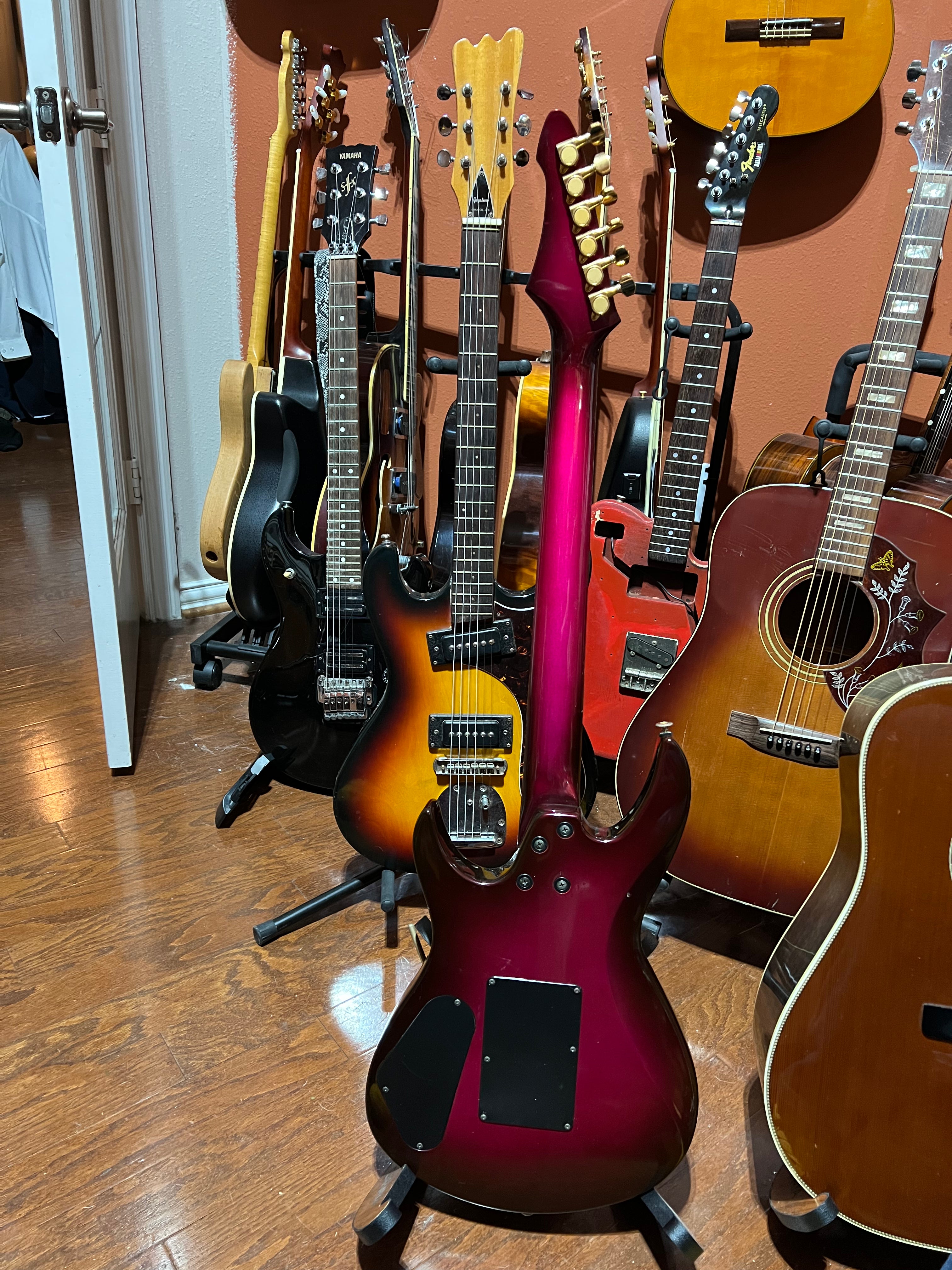 Aria Pro II – Vanguard Series (90s) – Purple to Pink Burst