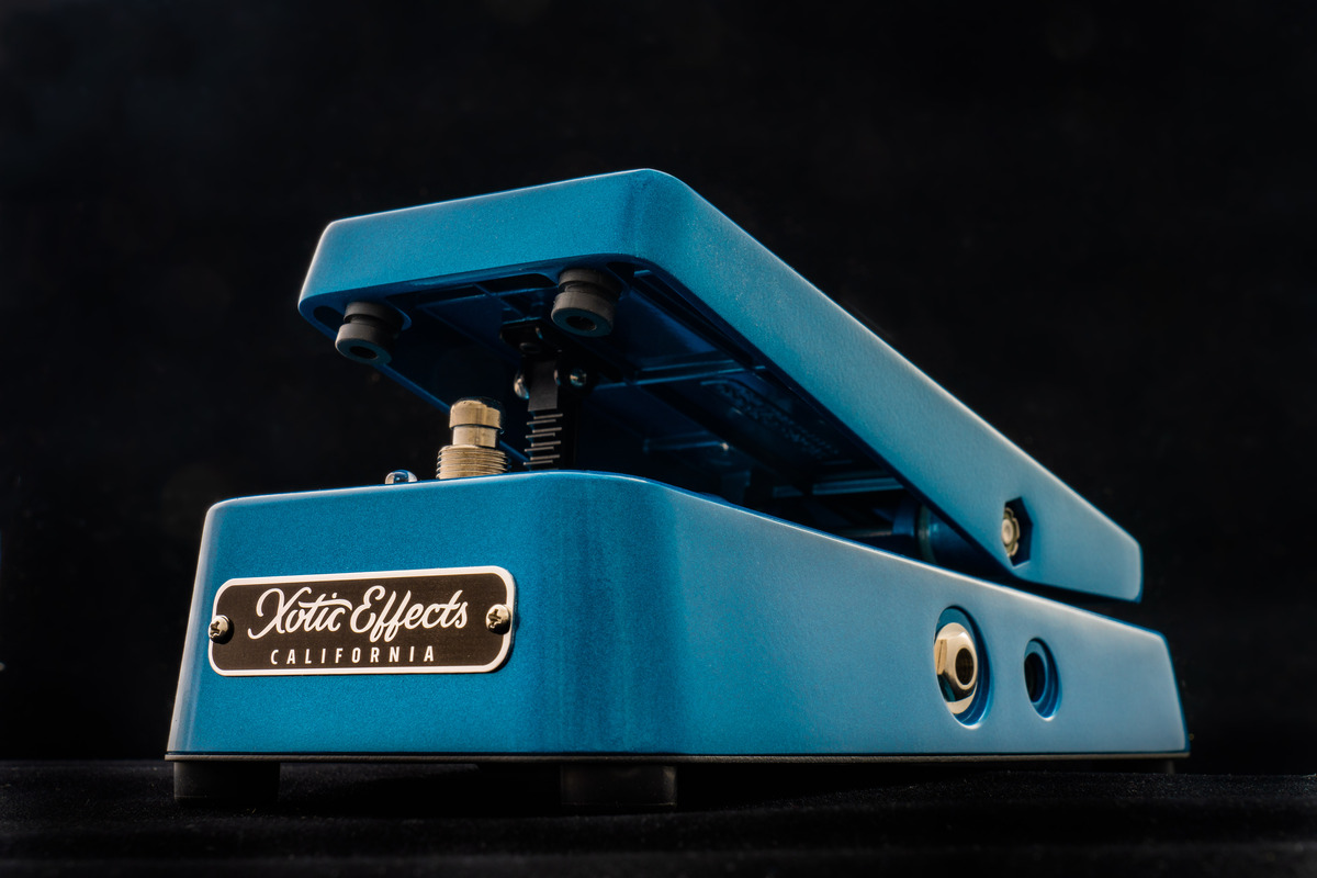 Xotic XW-1 Lake Placid Blue｜高性能で人気のワウに限定カラーが登場