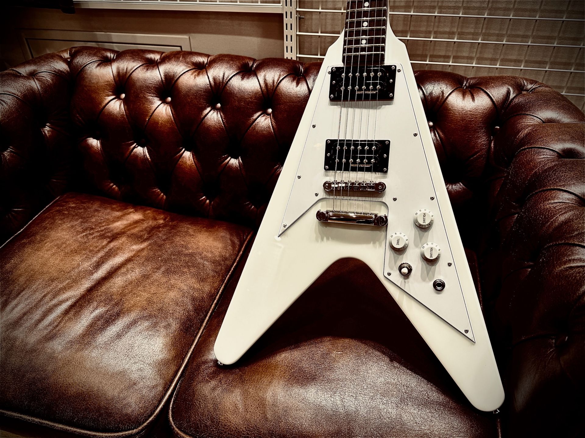 シェンカーファンにはたまらない！？あのモデルを再現｜ギターマニア