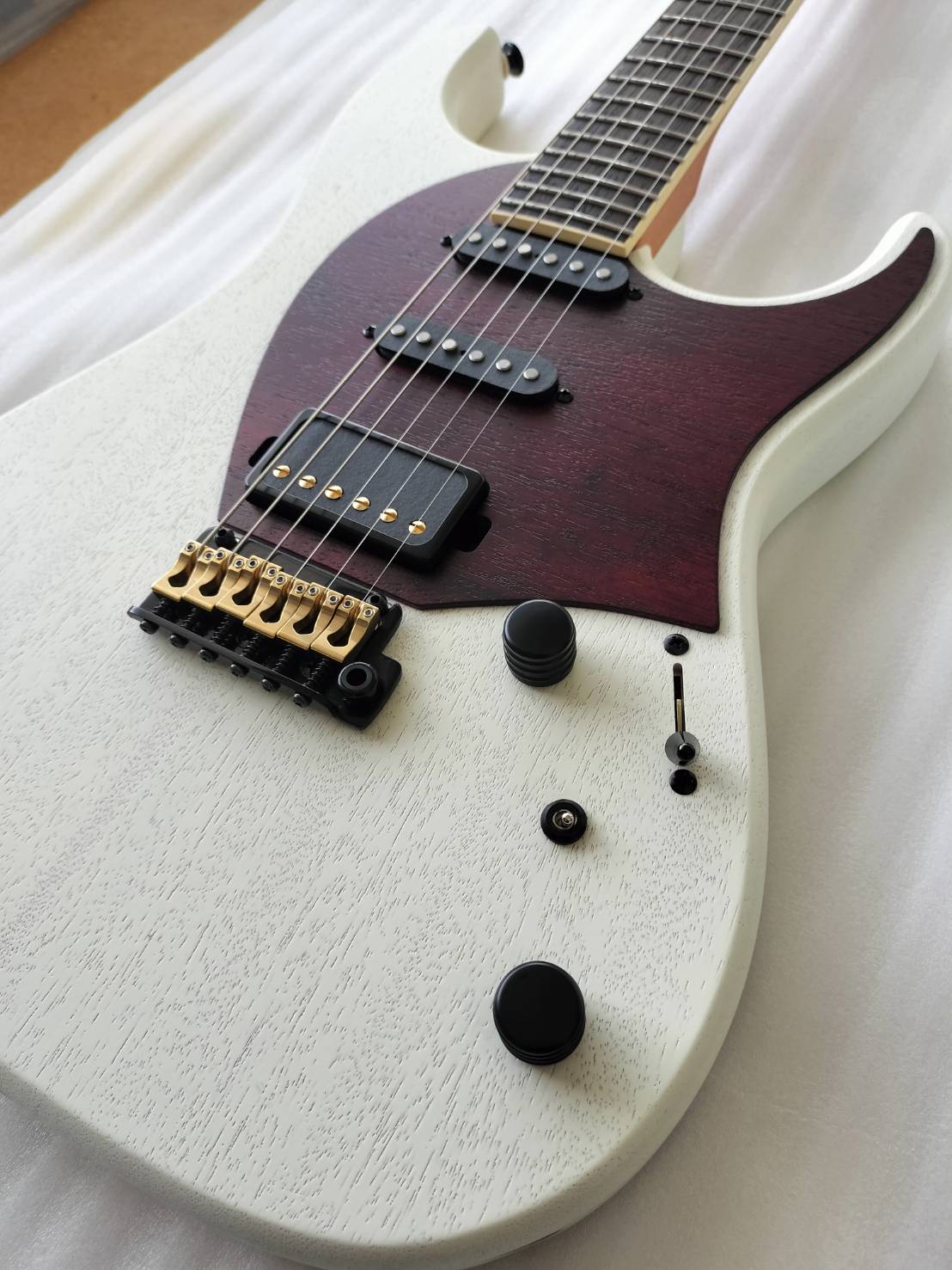 楽器完成】弾き手に寄り添うエレキギターSuzukaGuitarDesign/Sierra