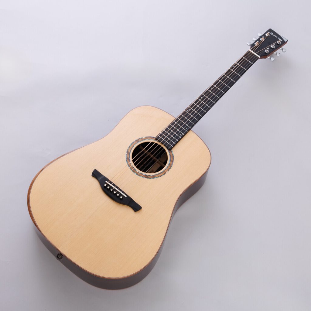 弾きやすさと耐久性にこだわった、オール単板エレアコギター「HISTORY