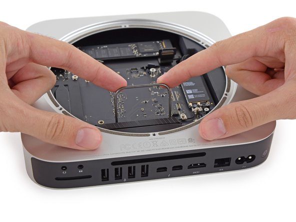 Mac mini Late 2014ハードドライブケーブルの交換 - iFixit 修理ガイド