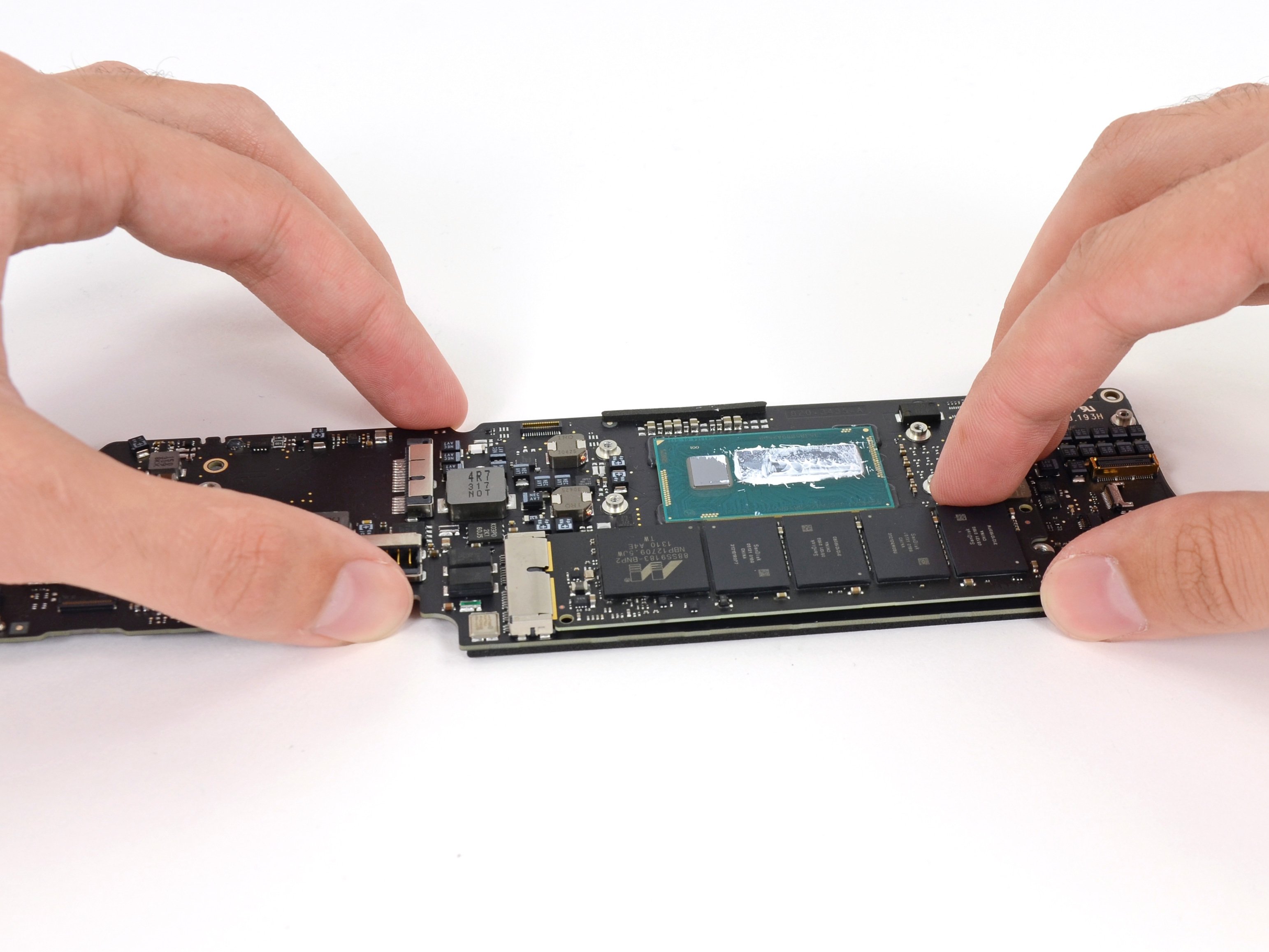 MacBook Air 11インチ Early 2015のロジックボードの交換 - iFixit