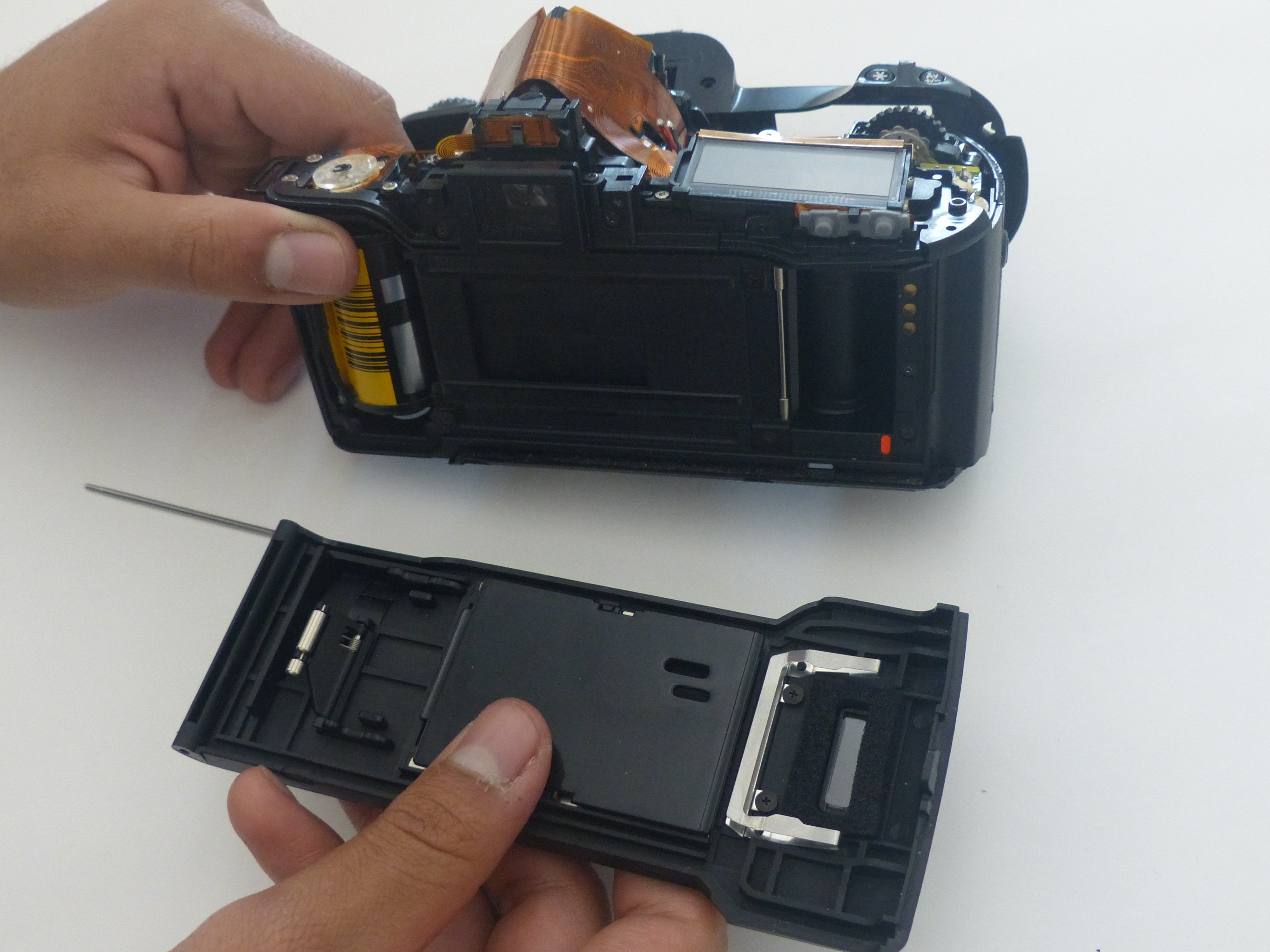 Canon EOS Rebel XS 35mm 裏蓋の交換 - iFixit 修理ガイド