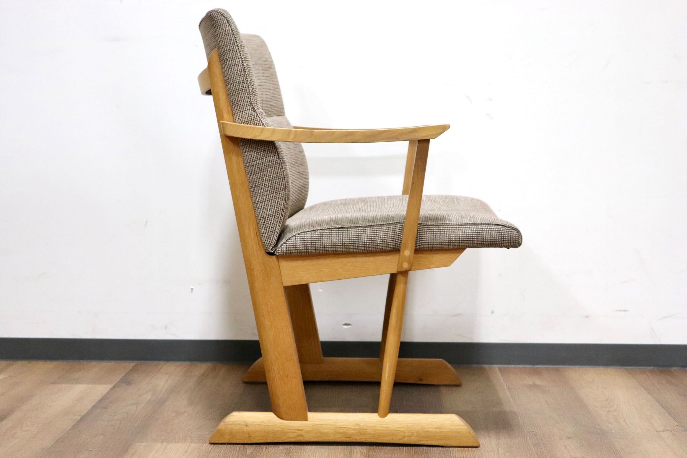 GMHH130B○飛騨産業 / HIDA キツツキ KAYA ダイニングチェア アーム